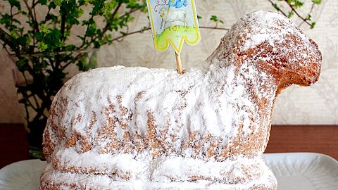 Auch ein Lamm aus Kuchenteig ist ein leckerer Ostergenuss. 